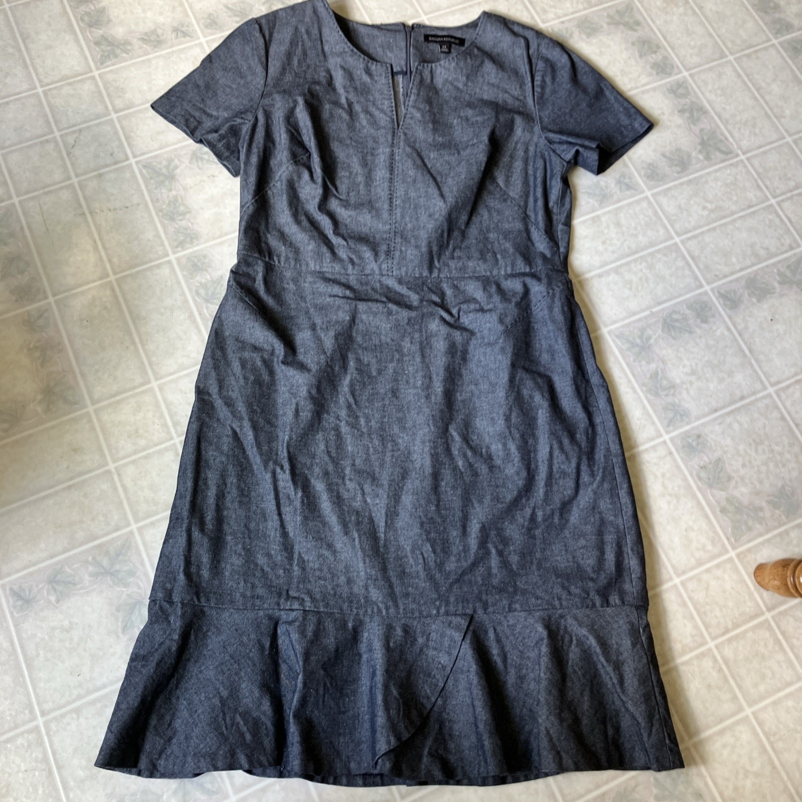 Banana Republic Split Neck Dk Blue Denim Ruffle Hem Dress Sz 14 Short Slv Preppy